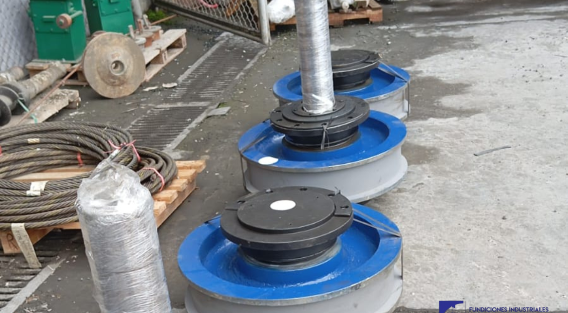 Las ruedas para puente grúa en acero 4340 son un componente muy específico y de alta resistencia, ideal para mostrar la capacidad de la empresa en trabajos de alta exigencia. Dado el material y la aplicación, esta foto debería ir en la página de Piezas en Acero. El acero 4340 es un acero aleado de alta resistencia, utilizado en componentes que soportan grandes cargas. Al ubicar la foto de estas ruedas en la página de Piezas en Acero, reforzarás el mensaje de que la empresa trabaja con materiales especializados para aplicaciones críticas, más allá del acero común.